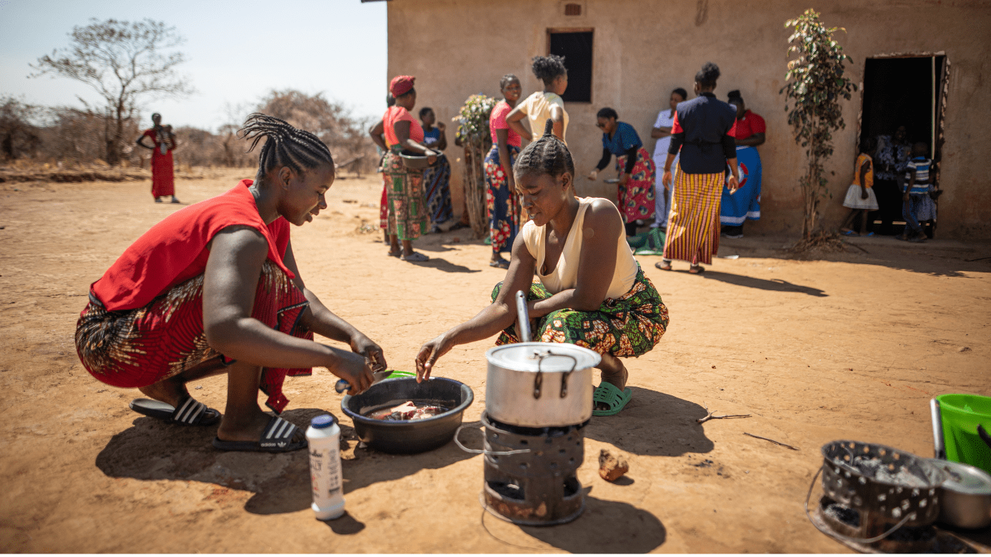 Women cook food at a UNFPA clinic. 