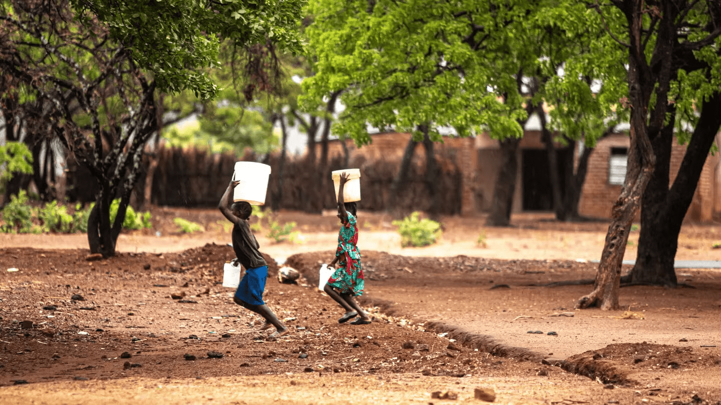 As the drought ends, women and girls still travel long distances to fetch water. ©UNFPA/ Carly Learson